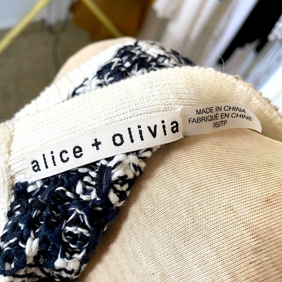 Alice + Olivia Women's Textured Sleeveless Knit Top - Size XS - Picture 6 of 6